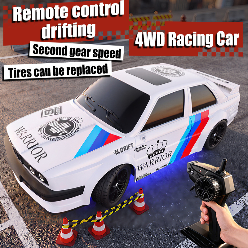 4輪駆動、高速ドリフトが可能なプロ仕様のRCレーシングカー。 - Remote Control Toys のレビューと価格